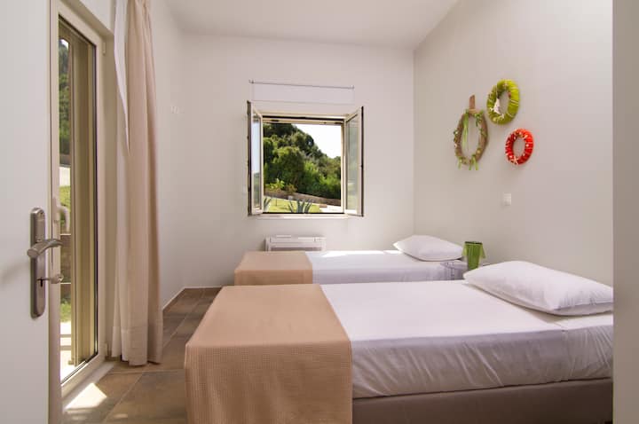 единечни кревети спална соба