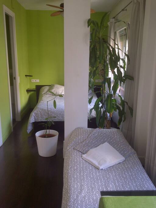 Opcionalmente se puede colocar una cama plegable