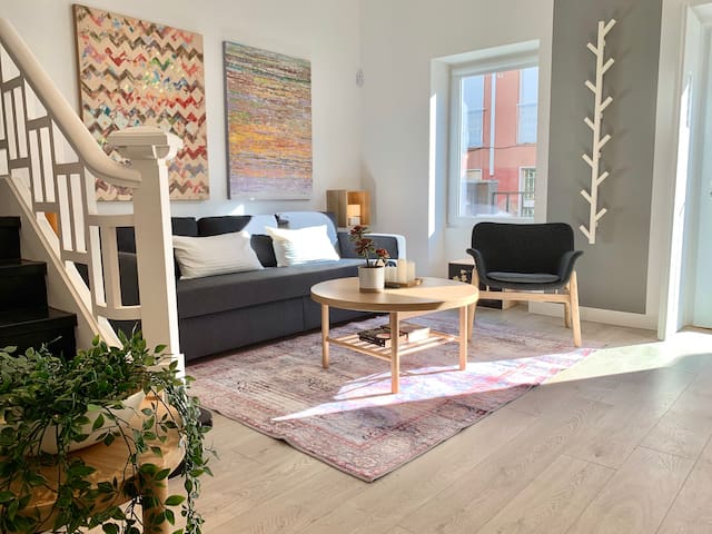 Home Out City House w/ 3 Suites