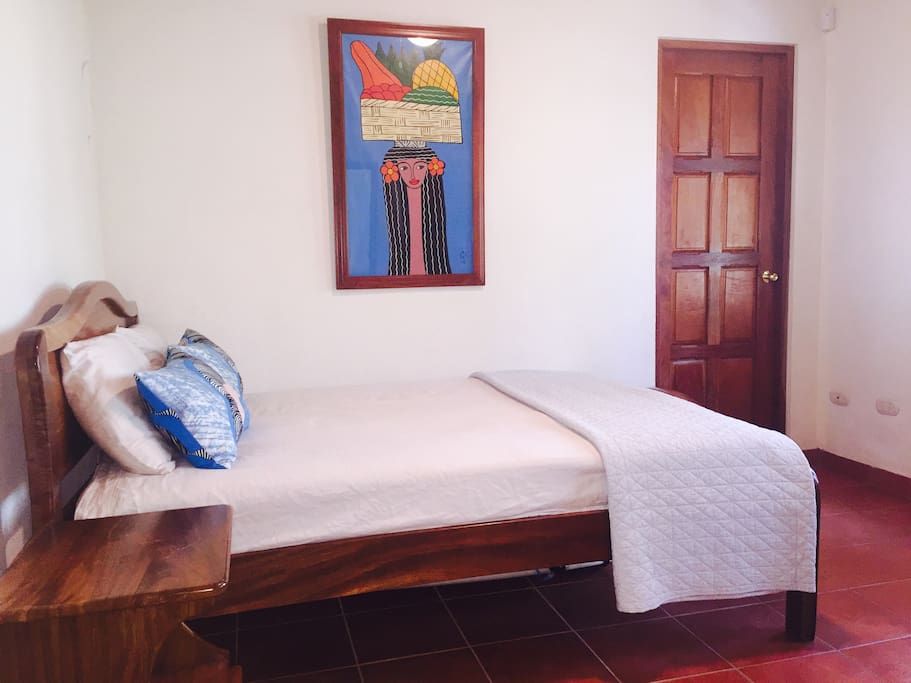 Master bedroom w/ensuite bathroom + air conditioning