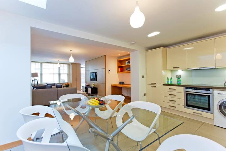 Beautiful Chic 2 bed in Marylebone gallery image 2