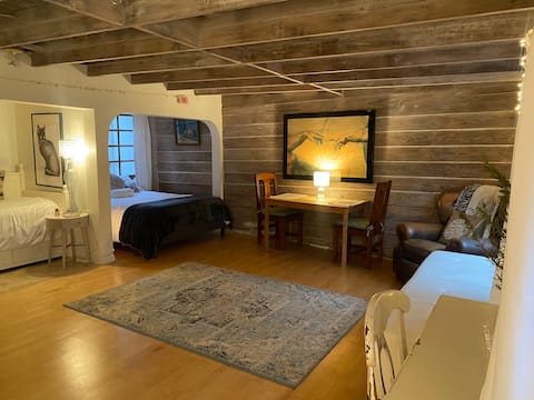 Two Goat farm in Malibu Mountains, Cozy & Charming