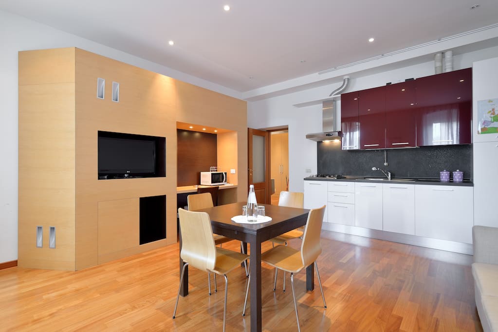 Zona giorno + cucina/Living room and Kitchen