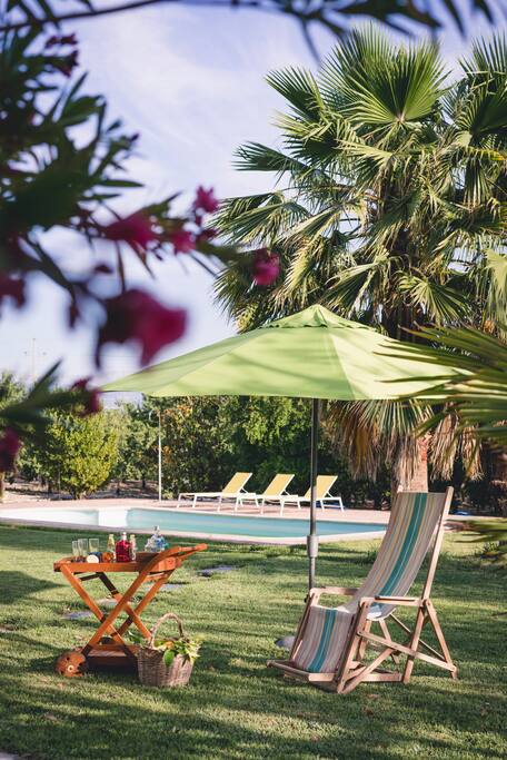 Un gintocinc en la piscina. No solo en Ibiza.