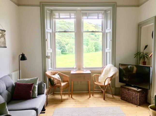 Stylish flat in Holyrood Park close to Royal Mile