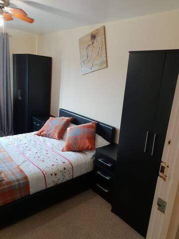 LOVELY 2 BED GUEST HOUSE. gallery image 2