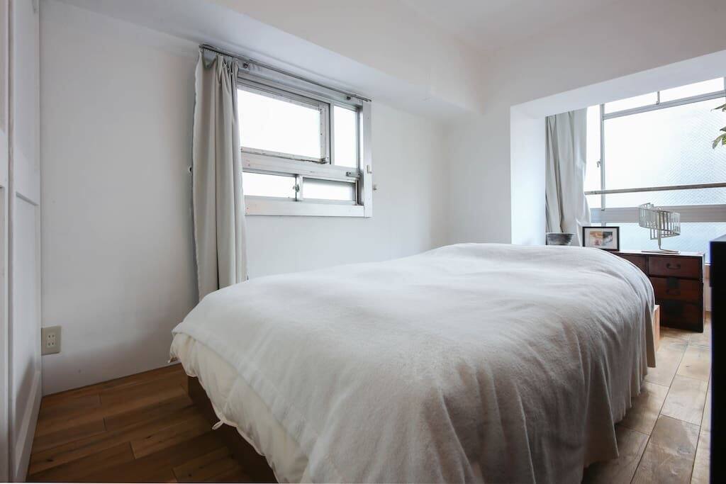 Semidouble bed