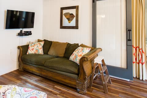 Top Airbnb: Charming Barn Getaway in Summerville