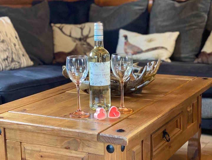 Stags Rest - Delightful Countryside Cabin + Hottub - Essex