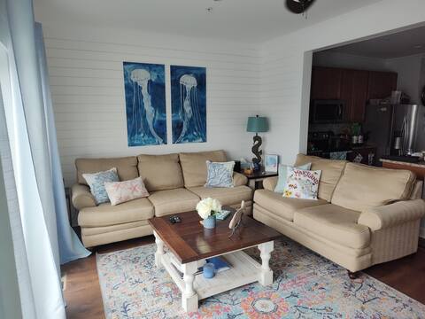 West OC Luxury Townhome, Close to Everything