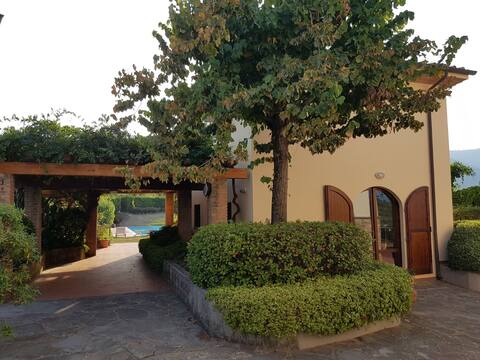 Tuscan cottage swimming pool near Florence Pisa.