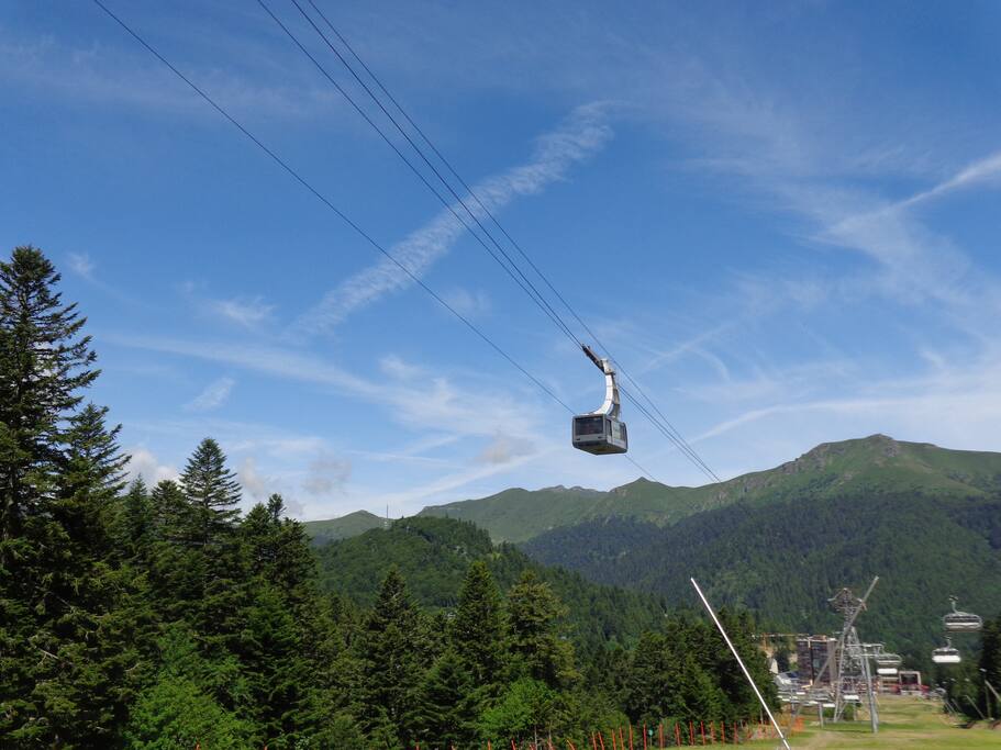 Téléphérique pour accéder au plomb du Cantal en partant de la prairie des Sagnes