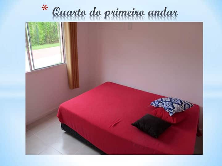 Izba na prvom poschodí.
Spálňa na prvom poschodí.