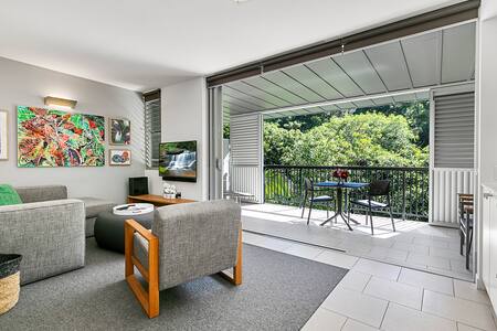 ⭐Luxury apartment walk to Hastings Street