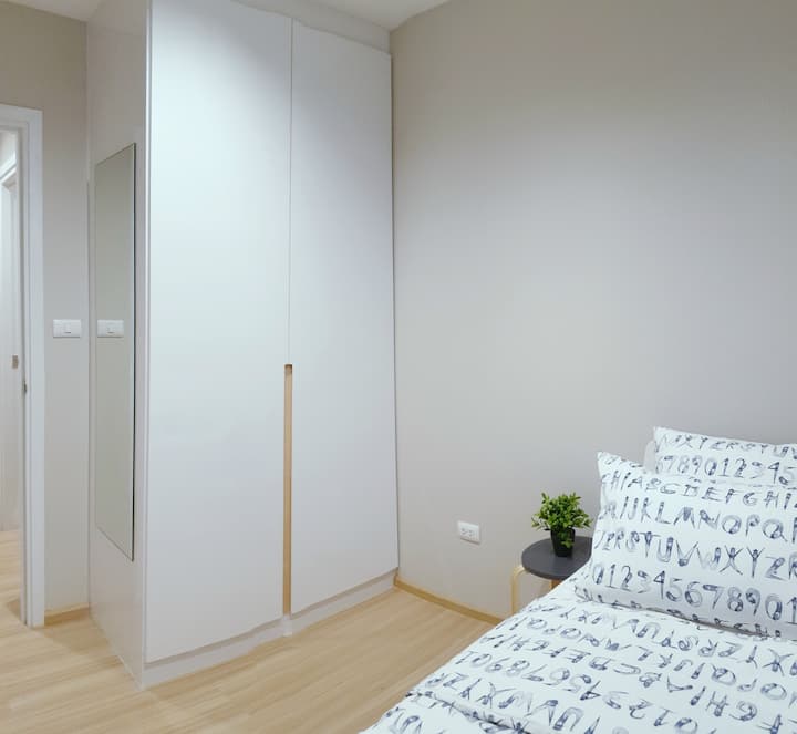 חדר שינה שני, מיטת יחיד בגודל 3 רגל