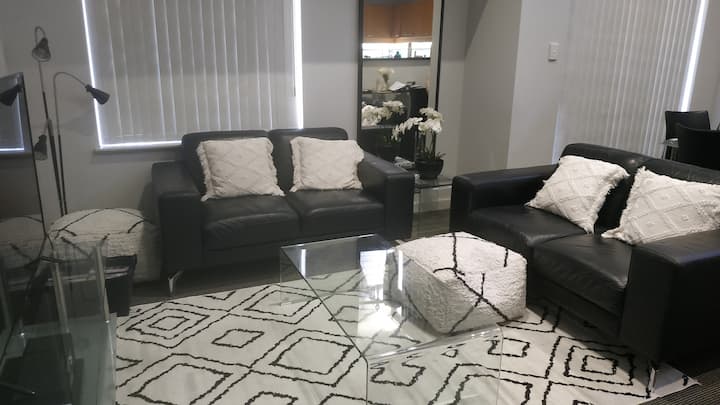 Kings View: Amazing City Views, Pool And Parking! - Perth