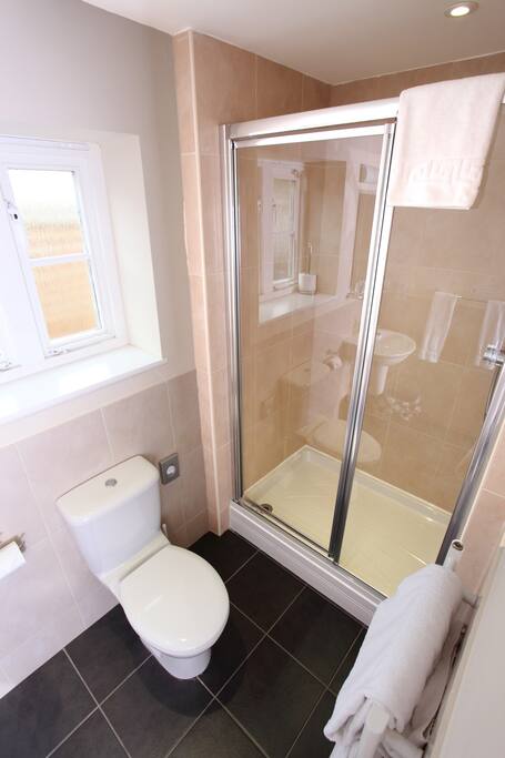En-suite shower room with under-floor heating