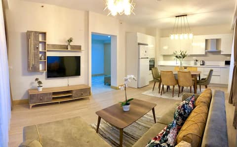 Top Airbnb: Daisy Yellow -High floor- 2+1 in Bağcılar
