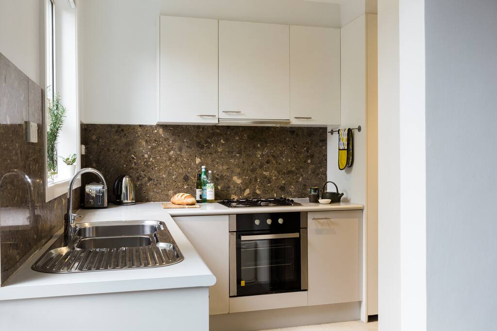 Fully equipped kitchen w organic basics