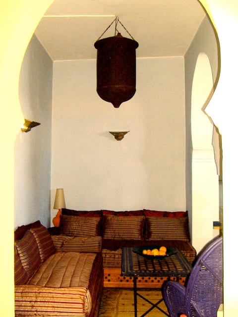 Popular Airbnb listing: Exclusive view on the sea/ Housekeeper +/Internet in Assilah
