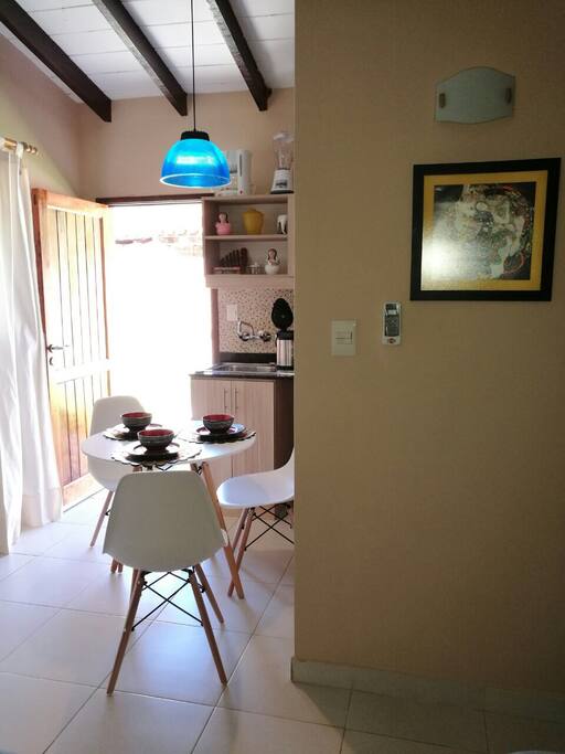 El estudio está preparado para recibir a 3 personas con todas las comodidades.