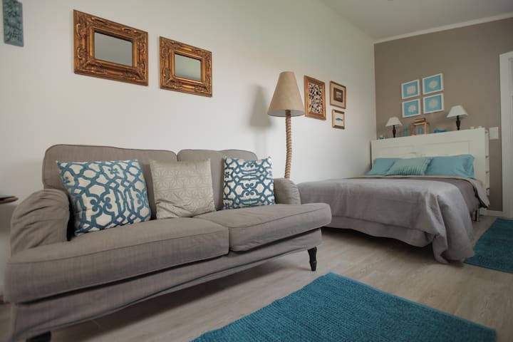 FASHIONABLE AND COSY STUDIO