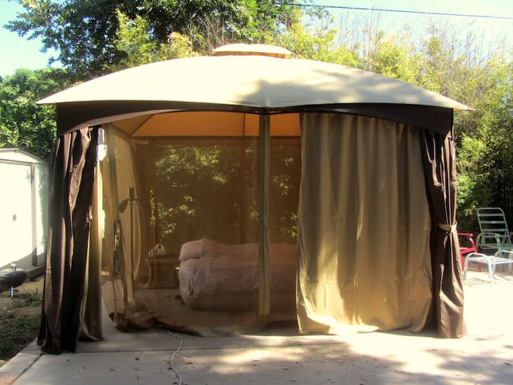 Glamping in a Beautiful Backyard with a Hot Tub! - Zelte zur Miete in Los  Angeles, Kalifornien, Vereinigte Staaten