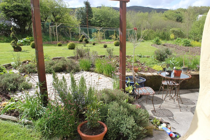 Country Garden Cottage - Westport