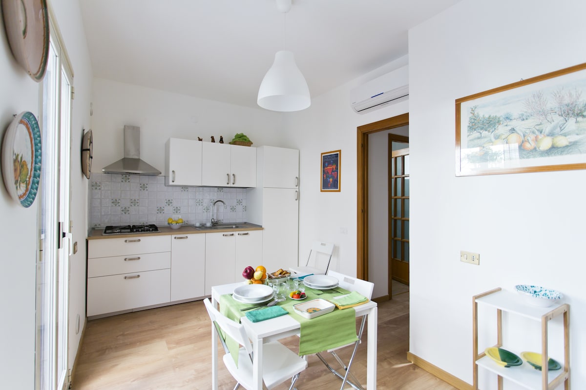 Top performing Airbnb: Casa del Limone_central, high-speed Wi-Fi, terrace in Palermo