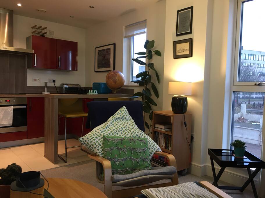 Open plan to kitchen