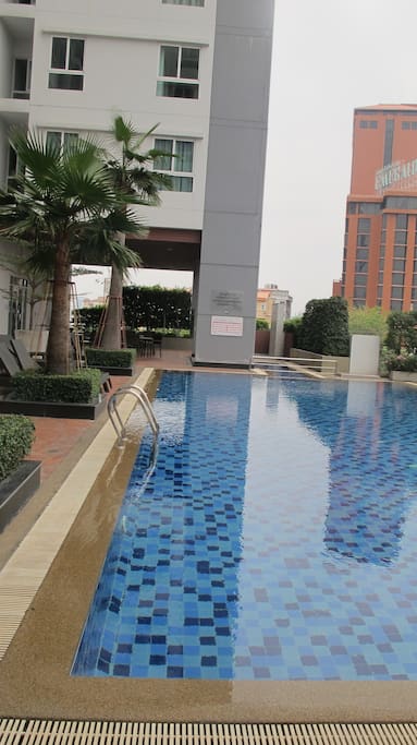 The pool is free to swim, you can see bangkok view from here