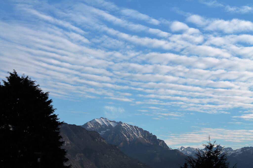 Il Monte Concarena appena innevata