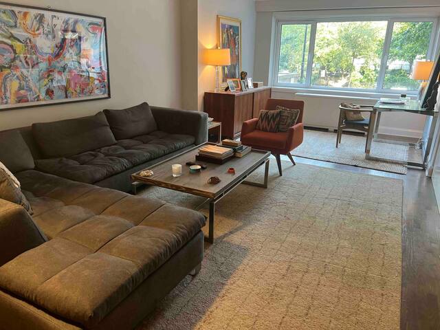 Gorgeous 3 bed 2.5 bath in exclusive neighhood. gallery image 5