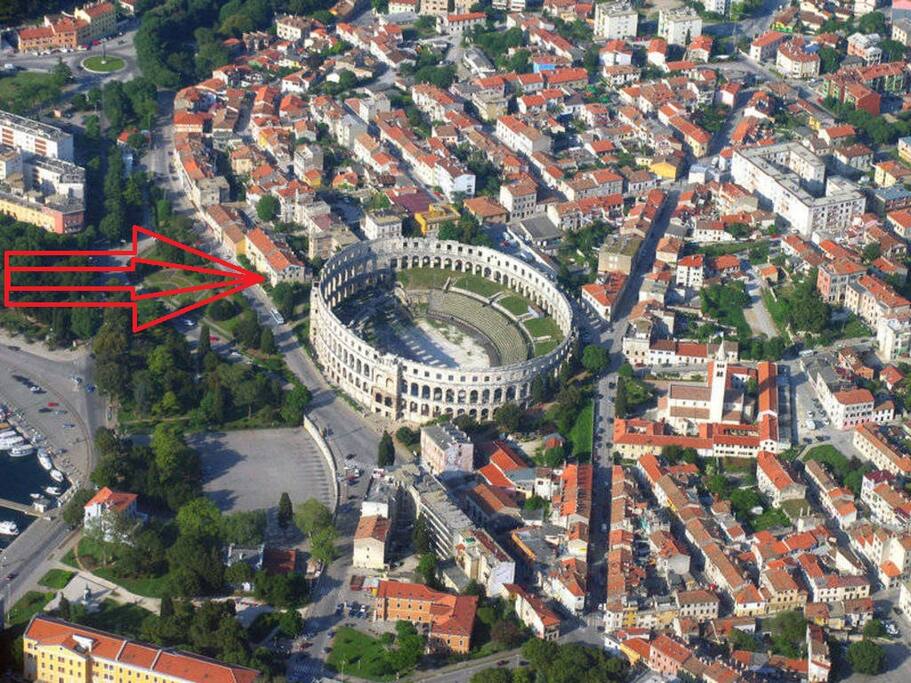 Distance to Arena 10 meters, to the sea 100 meters