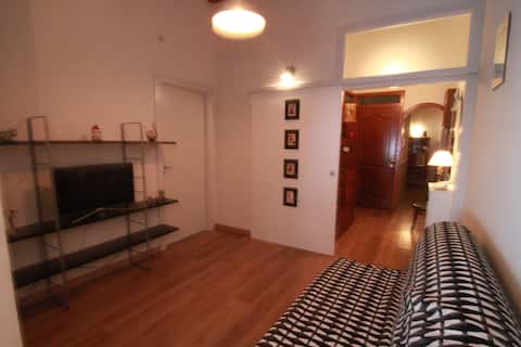 Top performing Airbnb: Apartment in the heart of Calella. Large terrace in Calella