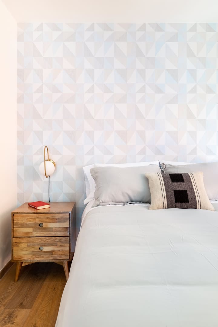 شقة 1/ غرفة نوم (2)  بسرير بحجم كبير 