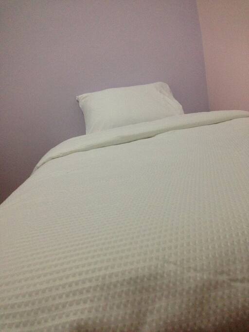 High-End Mattress & 10 Piece Bedding Set :)
