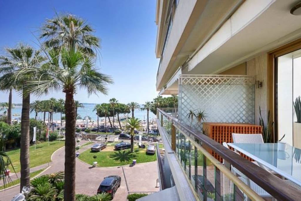 Amazing garden and sea view from the terrace! Croisette is waiting for you!