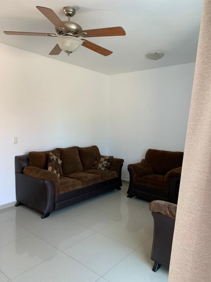 Casa Delfines, A Unos Minutos De La Playa. - Manzanillo, Colima, Mexico