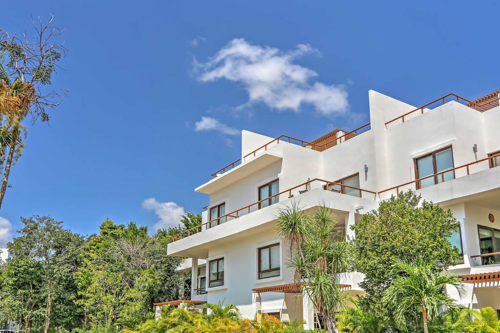 You'll have access to resort amenities, as well as access to nearby resorts.
