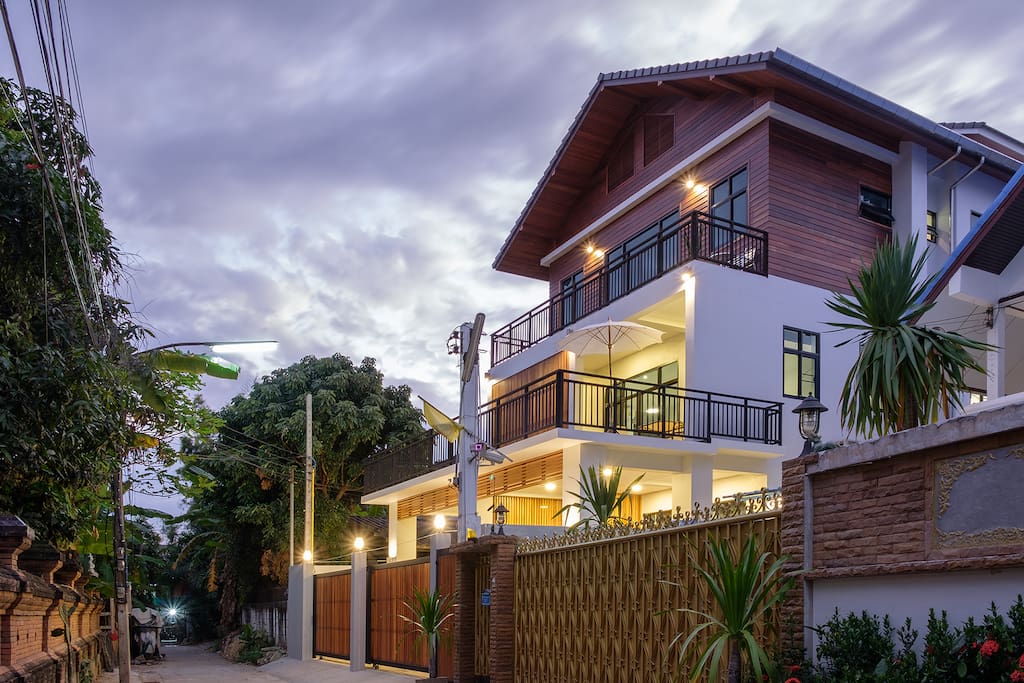 New modern house in Chiang Mai's Old City Houses for Rent in Phra Sing, Chang Wat Chiang Mai