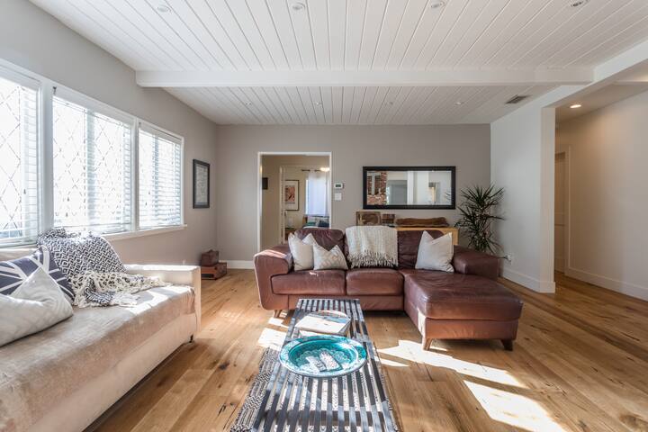 Quiet Relaxing Retreat House near Universal Studios gallery image 5