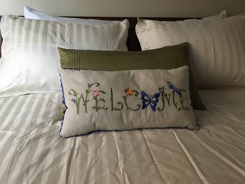 Tradit'l decor,2Br,1Ba,Off-St pkg,HomeAwayFromHome