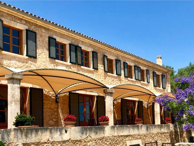 Unique luxury Villa ,100m2 pool close to the sea gallery image 4