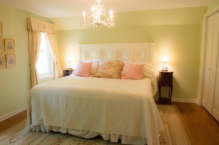 The king bedroom is also located upstairs and is adjacent to the bathroom. All of our linens are the finest: Egyptian Cotton.