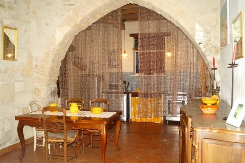 La cuisine sous ogive et coin repas