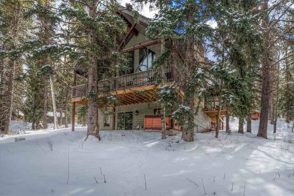 Snowy Ridge Lodge