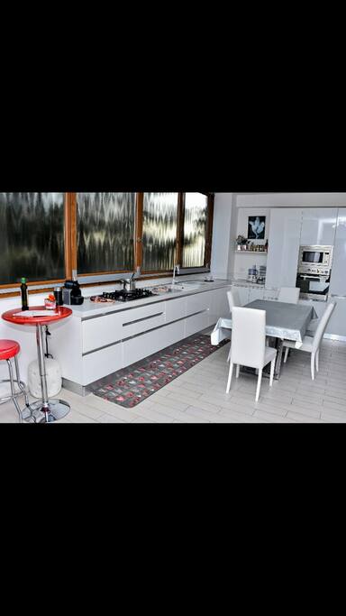 Bellissima cucina dotata di tanti confort