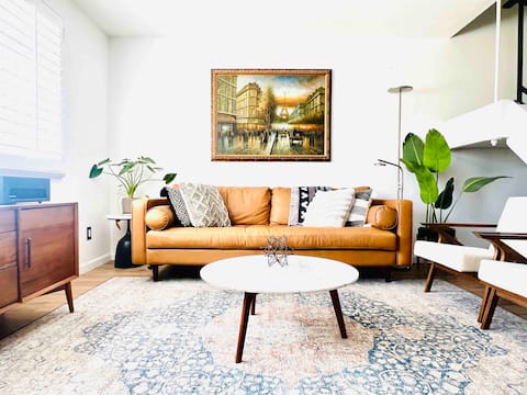 Top Airbnb: OT Mid-Century Gem | Private Patio | BBQ | Pool in Scottsdale