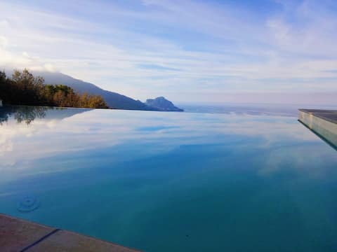 Independent villa with swimming pool